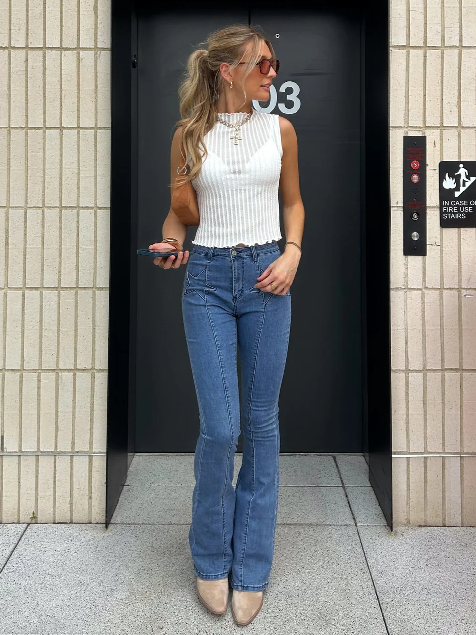 ג'ינס קז'ואל מעצב לנשים – מראה עכשווי ללא מאמץ 3